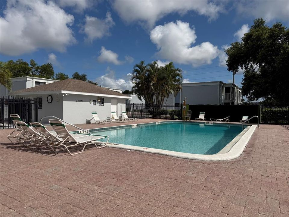For Sale: $150,000 (2 beds, 1 baths, 960 Square Feet)