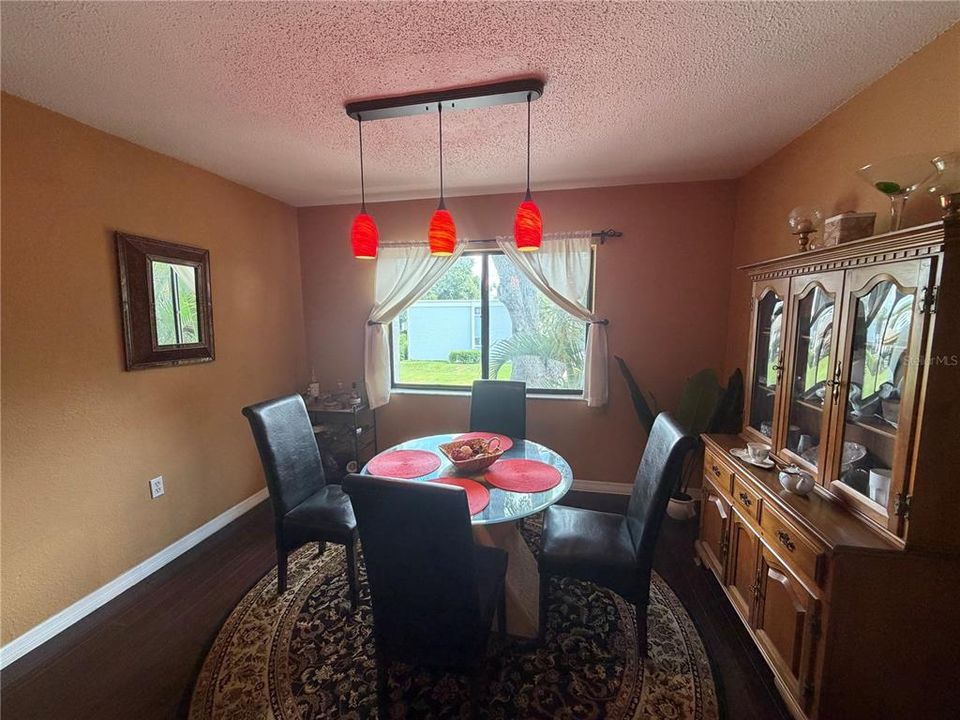 For Sale: $150,000 (2 beds, 1 baths, 960 Square Feet)