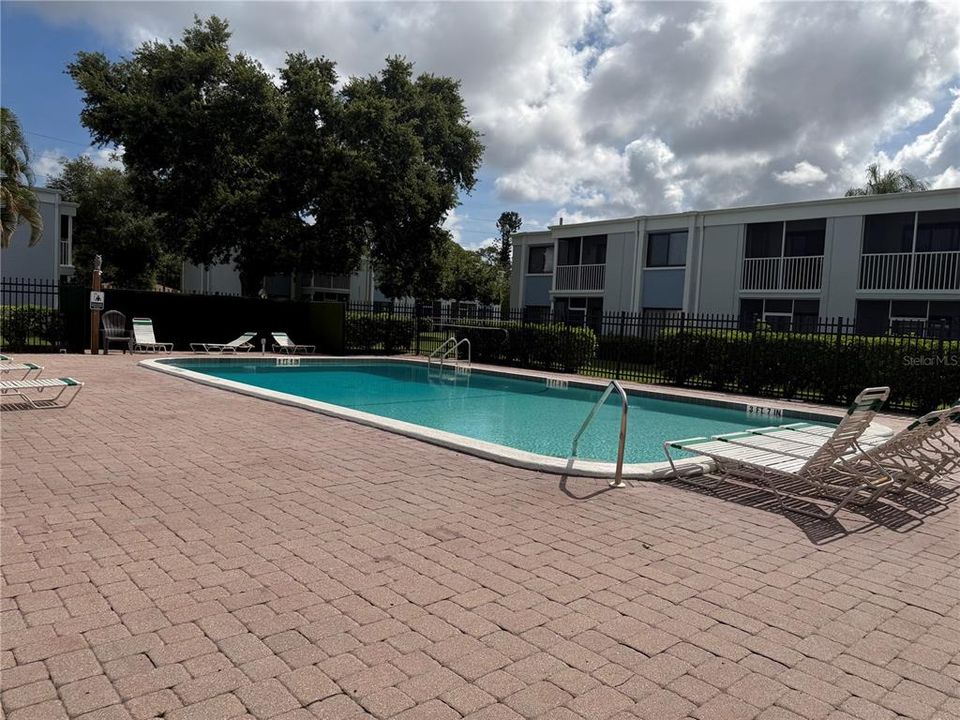 For Sale: $150,000 (2 beds, 1 baths, 960 Square Feet)