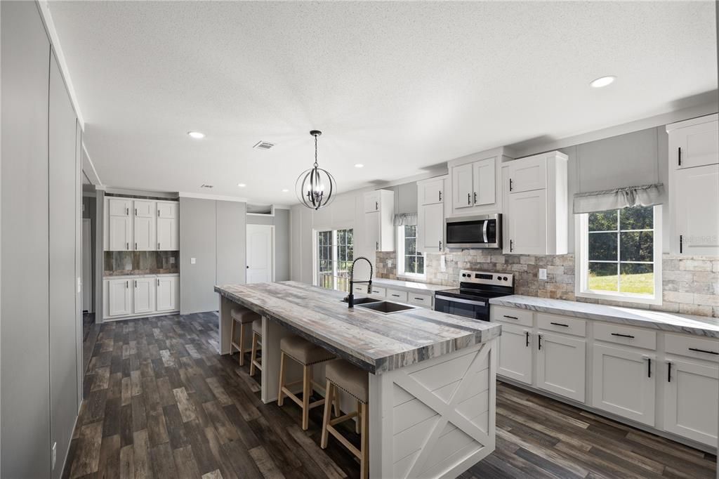 For Sale: $474,000 (4 beds, 3 baths, 2254 Square Feet)