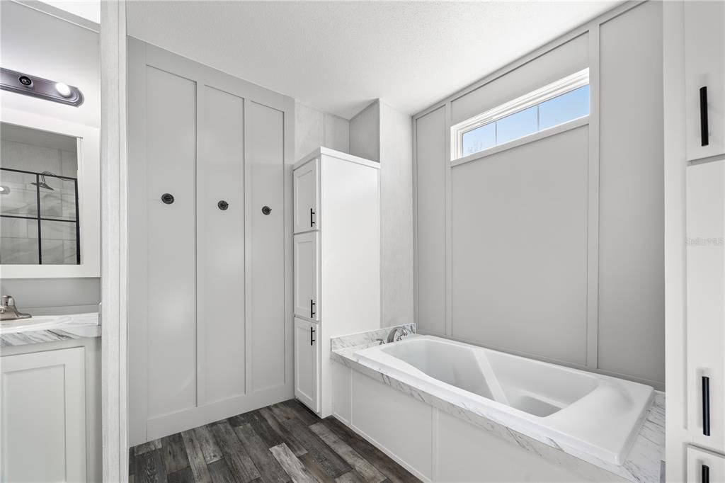 For Sale: $474,000 (4 beds, 3 baths, 2254 Square Feet)