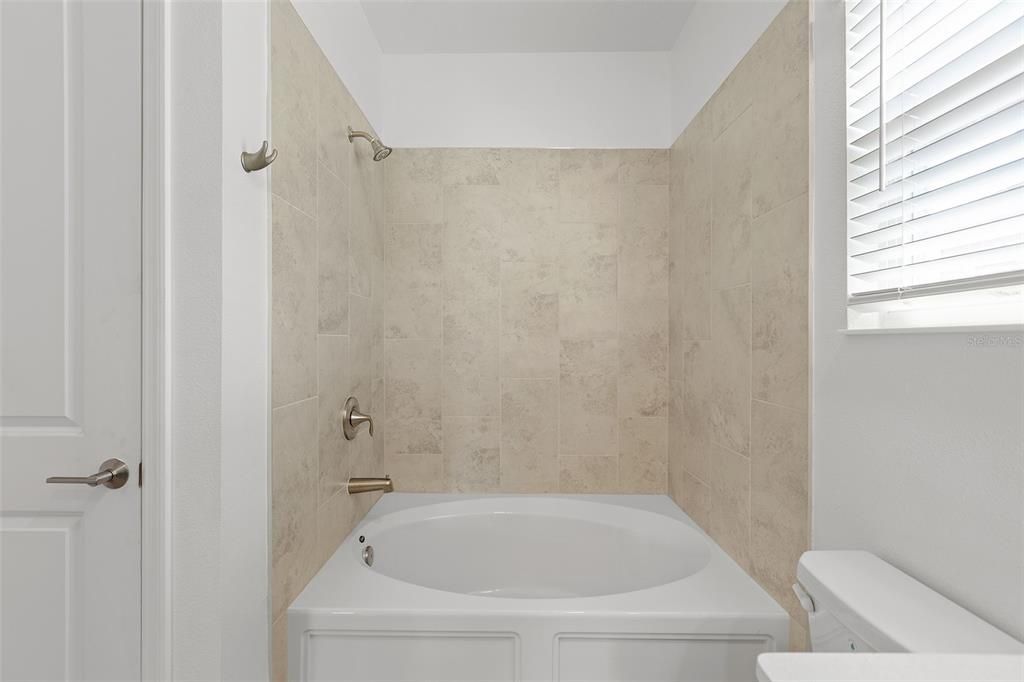 For Rent: $2,800 (4 beds, 3 baths, 2469 Square Feet)