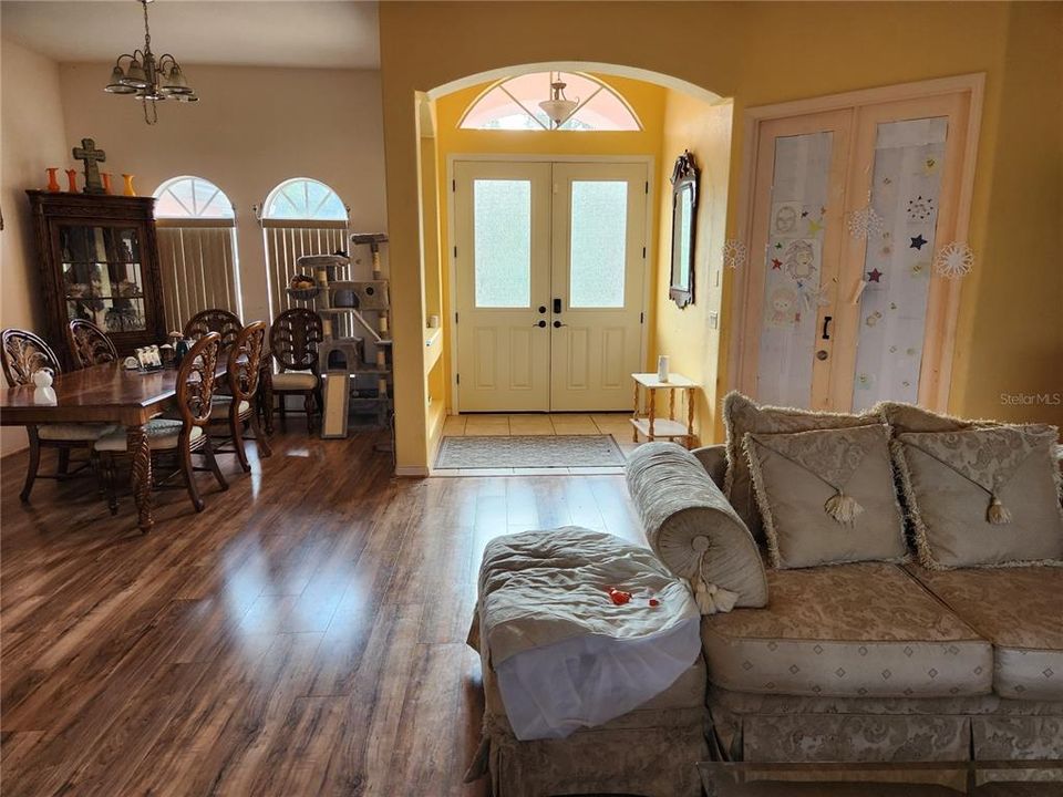 For Sale: $419,999 (3 beds, 2 baths, 2305 Square Feet)