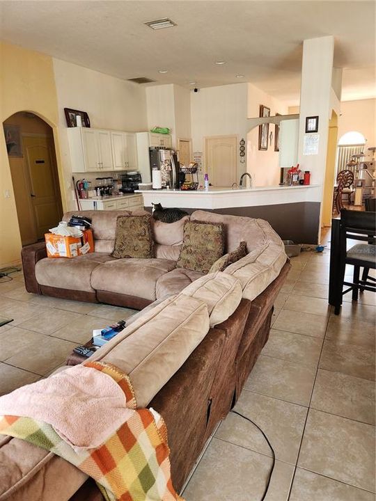 For Sale: $419,999 (3 beds, 2 baths, 2305 Square Feet)