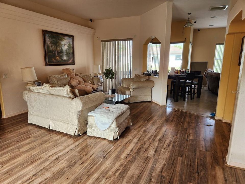 For Sale: $419,999 (3 beds, 2 baths, 2305 Square Feet)