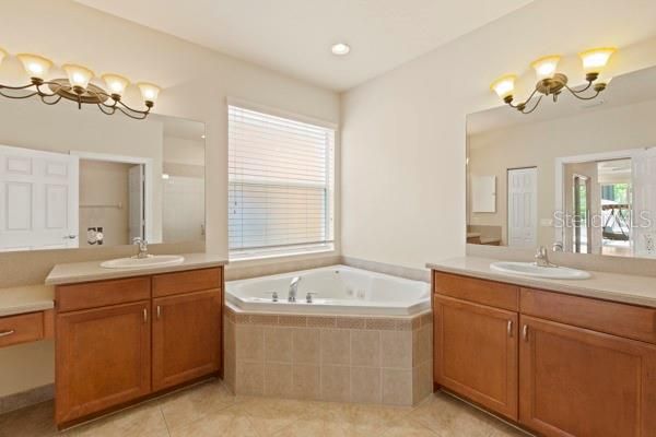 For Sale: $625,000 (4 beds, 3 baths, 2799 Square Feet)
