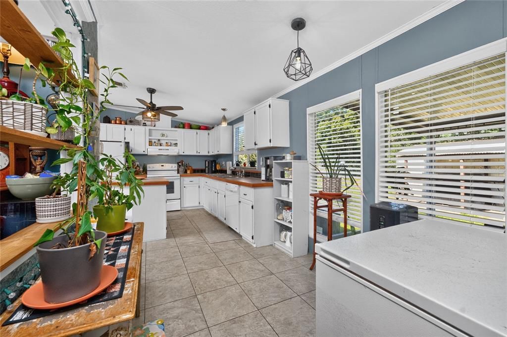 For Sale: $245,000 (3 beds, 2 baths, 1629 Square Feet)