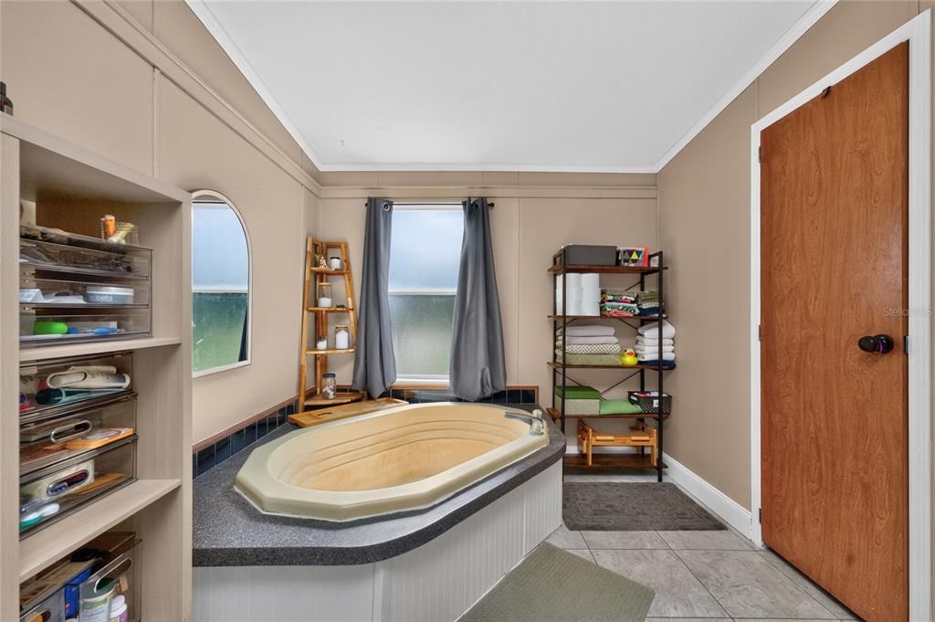 For Sale: $245,000 (3 beds, 2 baths, 1629 Square Feet)