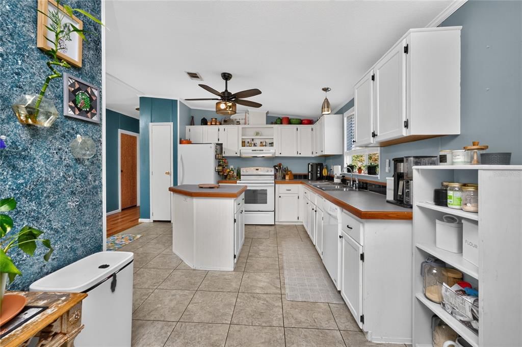 For Sale: $245,000 (3 beds, 2 baths, 1629 Square Feet)