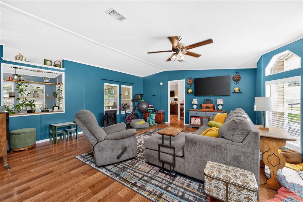 For Sale: $245,000 (3 beds, 2 baths, 1629 Square Feet)