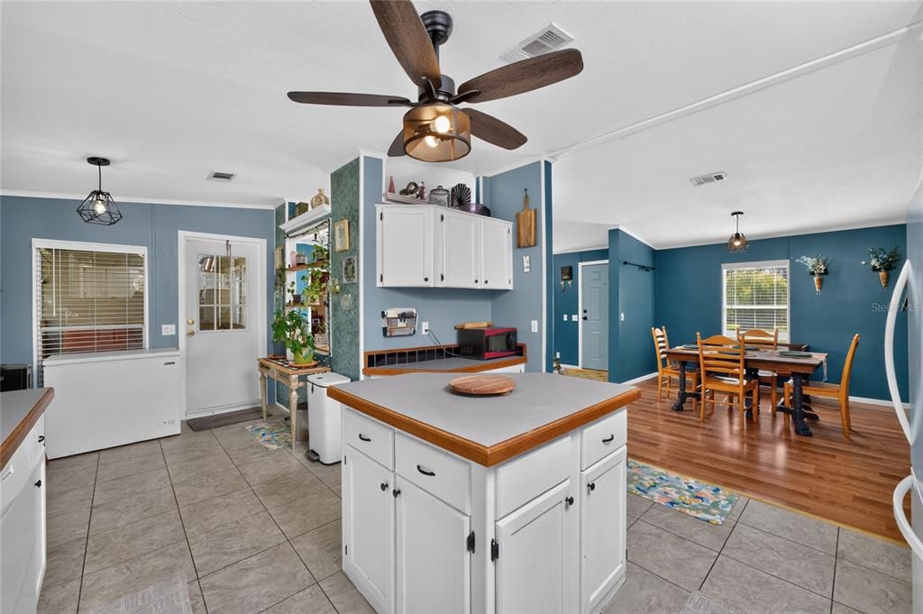 For Sale: $245,000 (3 beds, 2 baths, 1629 Square Feet)