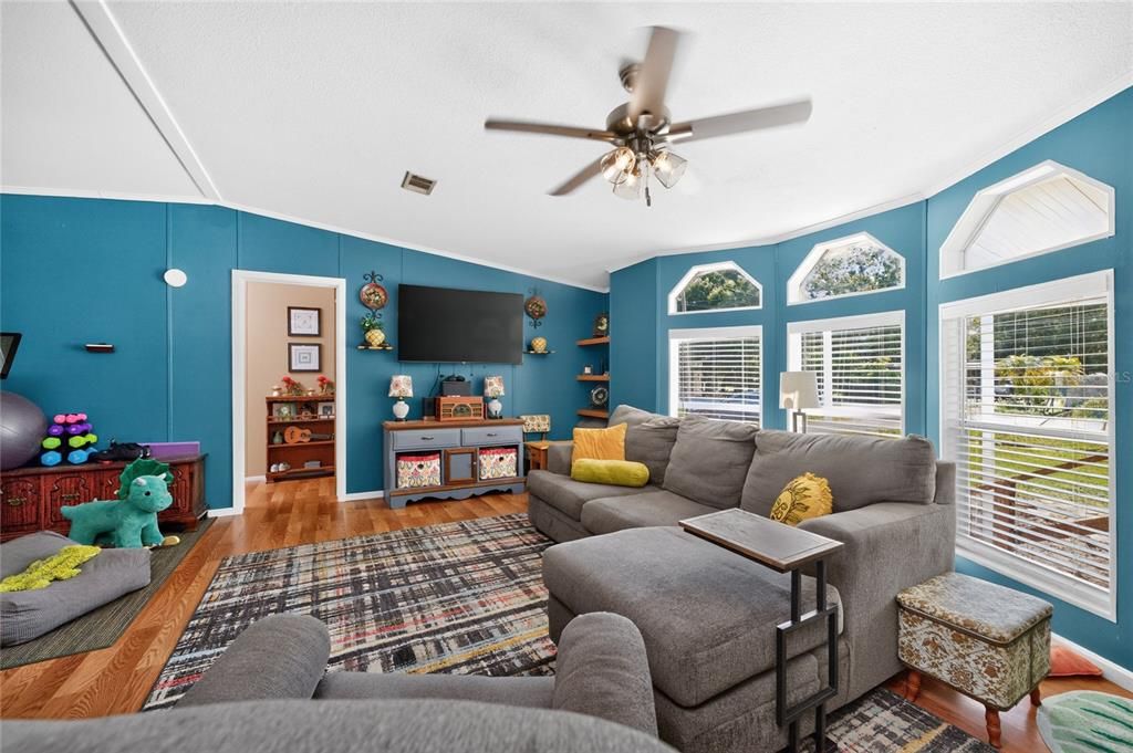 For Sale: $245,000 (3 beds, 2 baths, 1629 Square Feet)
