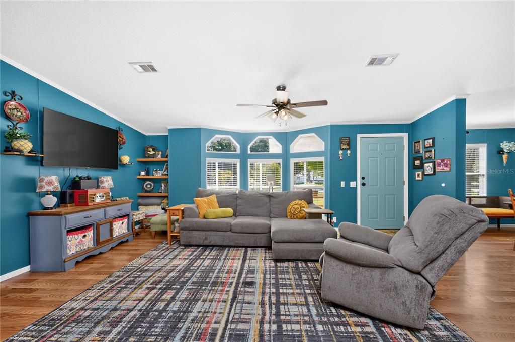 For Sale: $245,000 (3 beds, 2 baths, 1629 Square Feet)
