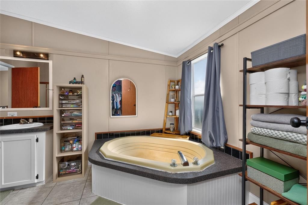 For Sale: $245,000 (3 beds, 2 baths, 1629 Square Feet)