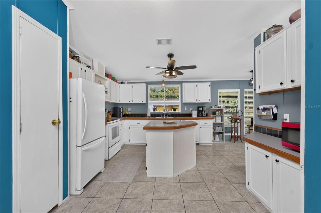 For Sale: $245,000 (3 beds, 2 baths, 1629 Square Feet)