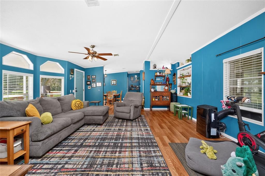 For Sale: $245,000 (3 beds, 2 baths, 1629 Square Feet)