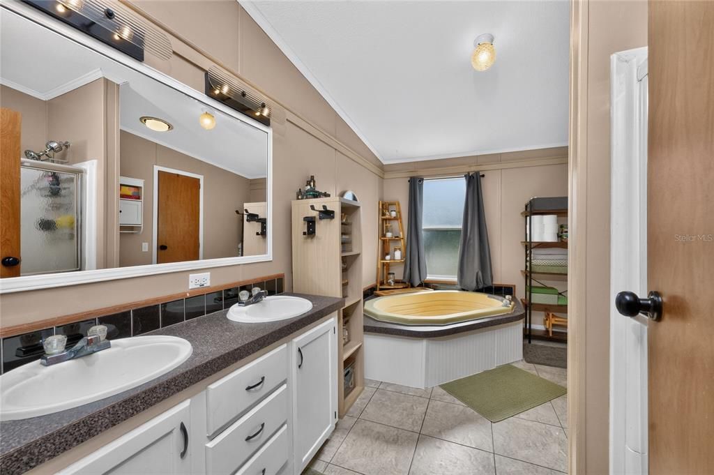 For Sale: $245,000 (3 beds, 2 baths, 1629 Square Feet)