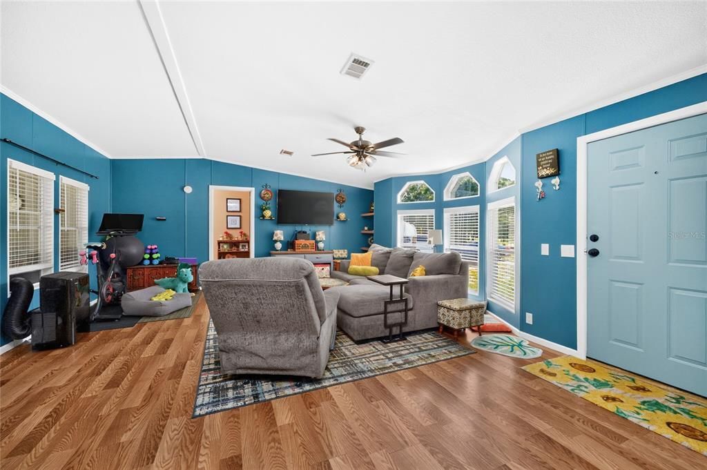 For Sale: $245,000 (3 beds, 2 baths, 1629 Square Feet)