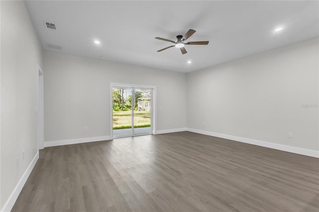 For Sale: $525,000 (12 beds, 0 baths, 2586 Square Feet)