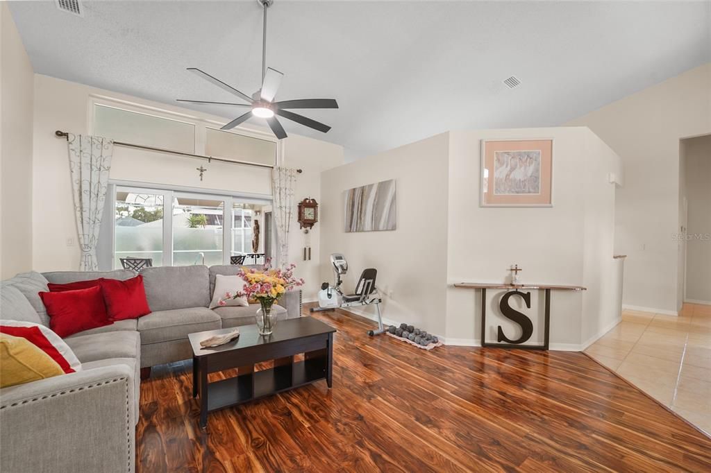 En Venta: $469,000 (3 camas, 2 baños, 2016 Pies cuadrados)