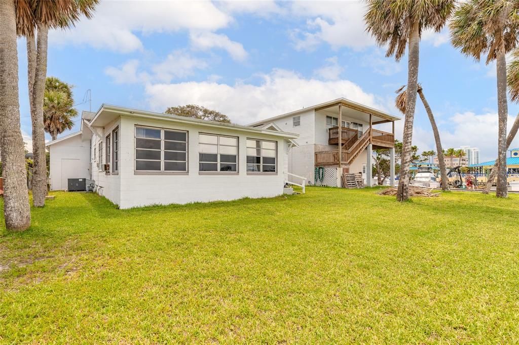 For Sale: $549,900 (2 beds, 1 baths, 1578 Square Feet)