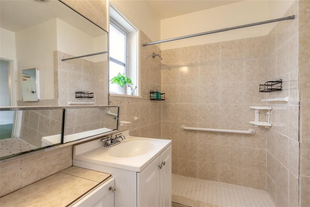 For Sale: $549,900 (2 beds, 1 baths, 1578 Square Feet)