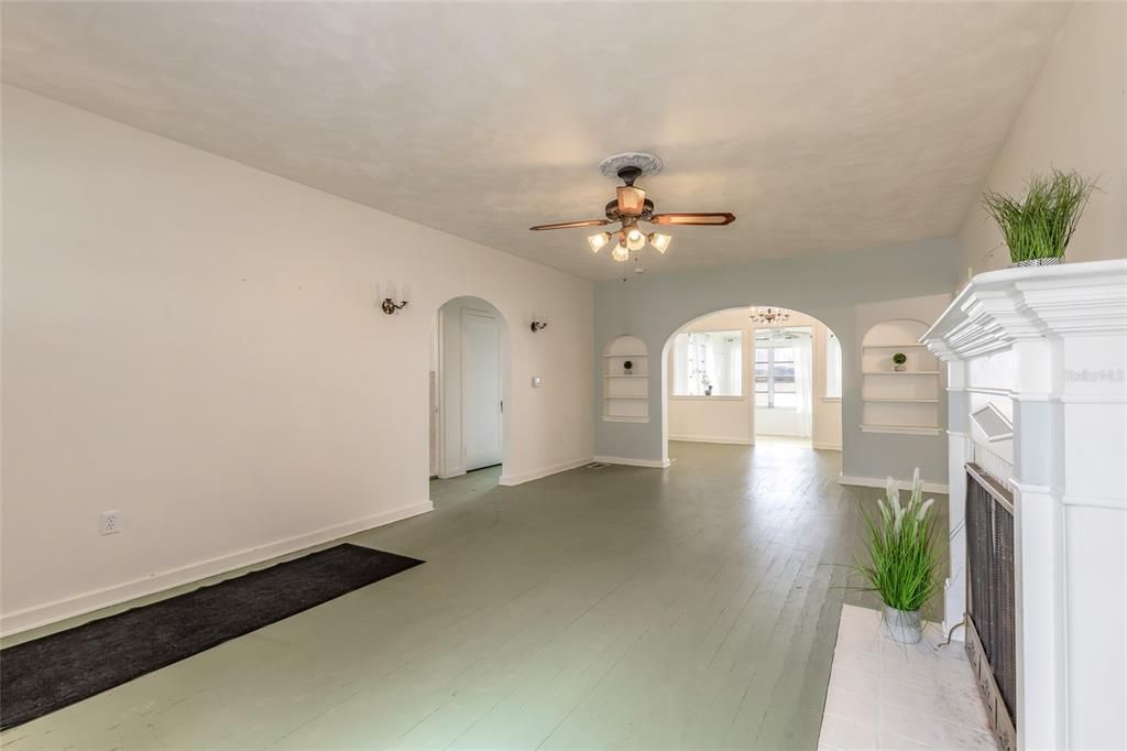 For Sale: $549,900 (2 beds, 1 baths, 1578 Square Feet)