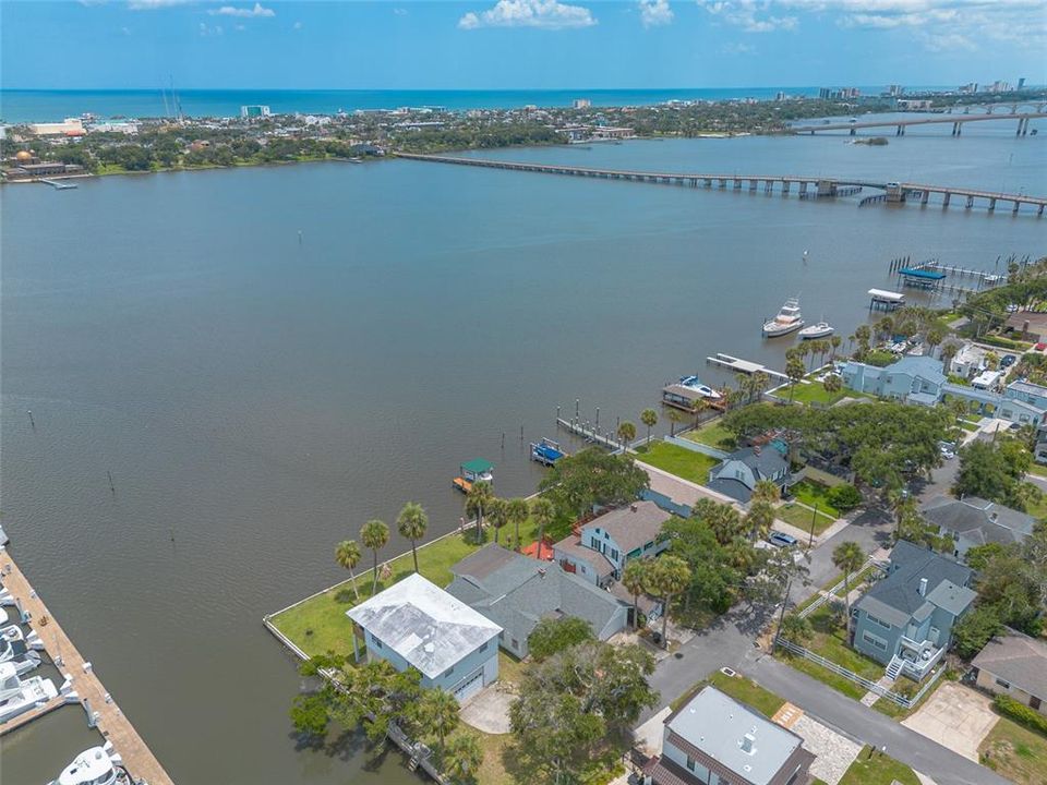 For Sale: $549,900 (2 beds, 1 baths, 1578 Square Feet)