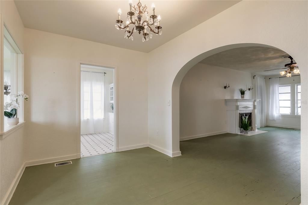 For Sale: $549,900 (2 beds, 1 baths, 1578 Square Feet)
