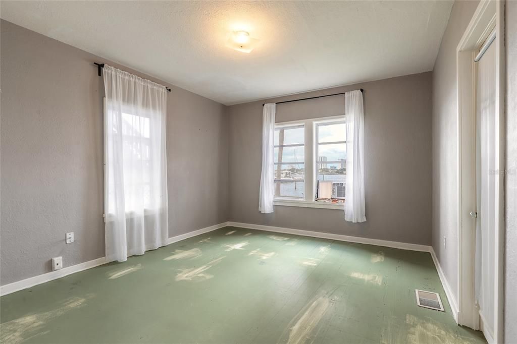 For Sale: $549,900 (2 beds, 1 baths, 1578 Square Feet)