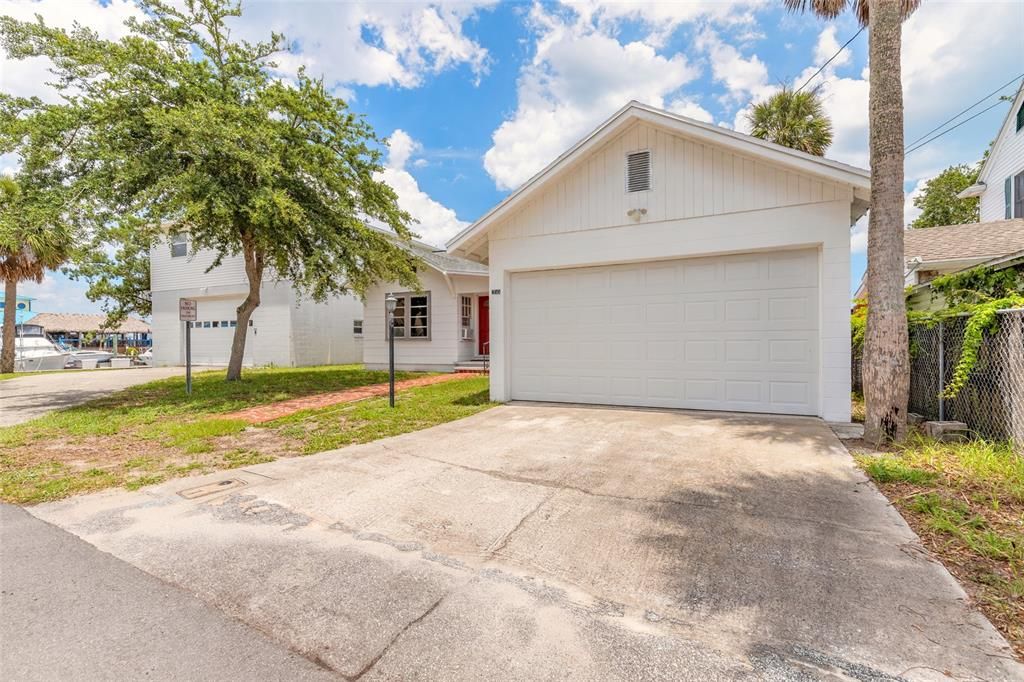 For Sale: $549,900 (2 beds, 1 baths, 1578 Square Feet)