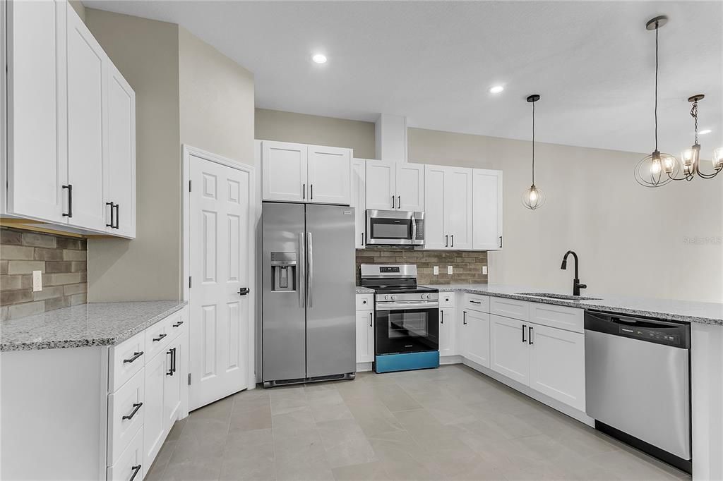 For Sale: $565,000 (6 beds, 0 baths, 2530 Square Feet)