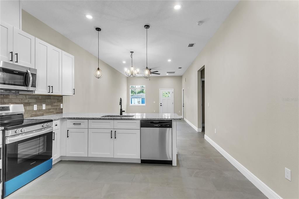 For Sale: $565,000 (6 beds, 0 baths, 2530 Square Feet)