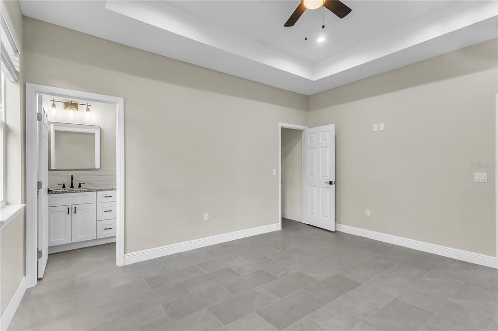 For Sale: $565,000 (6 beds, 0 baths, 2530 Square Feet)