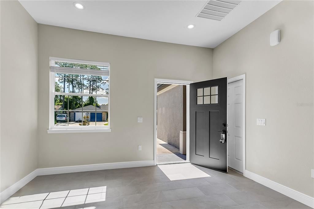 For Sale: $565,000 (6 beds, 0 baths, 2530 Square Feet)