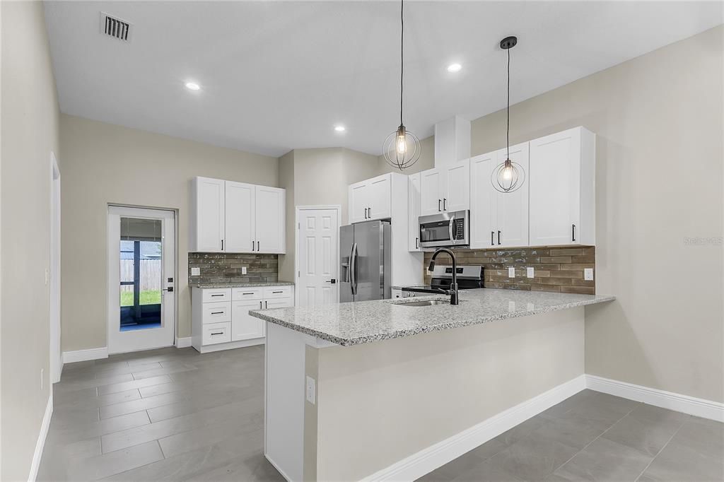For Sale: $565,000 (6 beds, 0 baths, 2530 Square Feet)