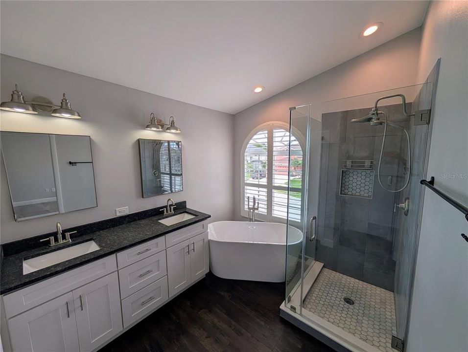 For Sale: $450,000 (3 beds, 2 baths, 1972 Square Feet)