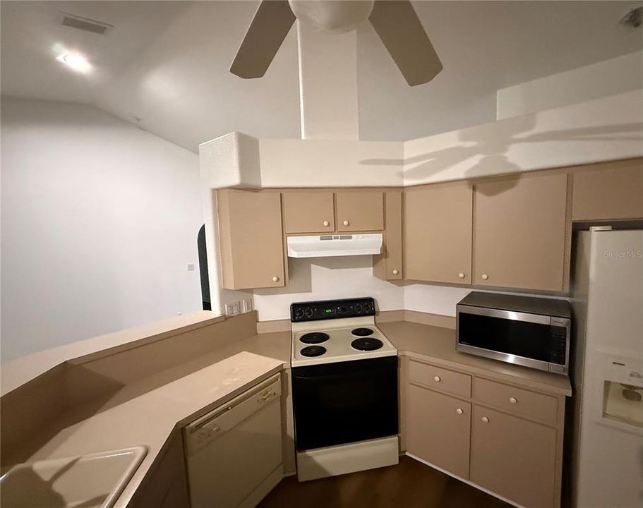 For Sale: $249,000 (3 beds, 2 baths, 1615 Square Feet)