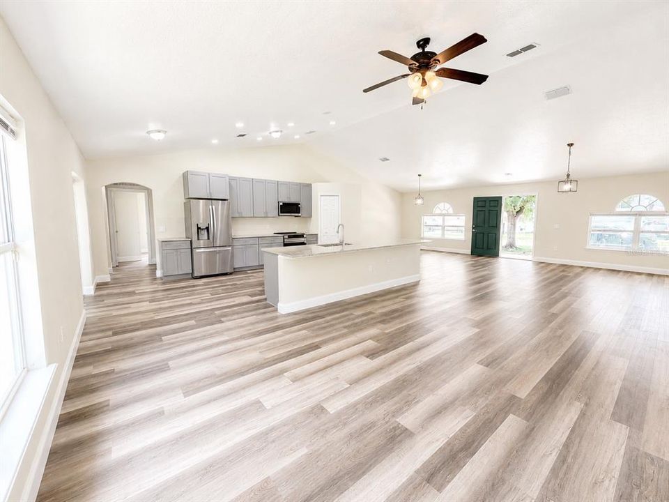 For Rent: $2,650 (4 beds, 2 baths, 2302 Square Feet)