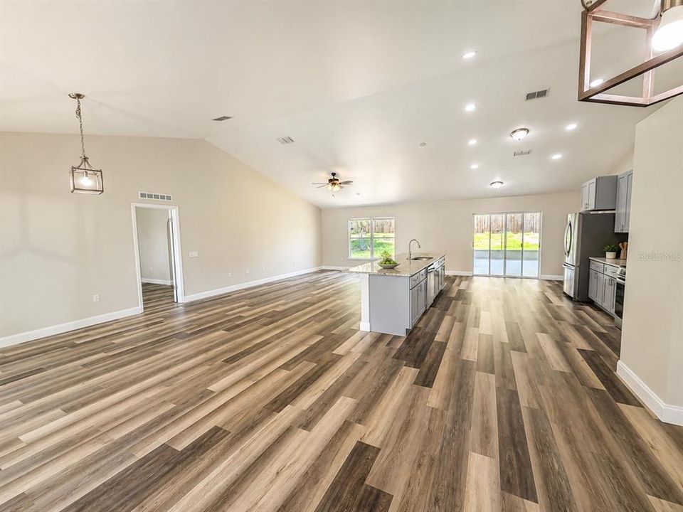 For Rent: $2,650 (4 beds, 2 baths, 2302 Square Feet)