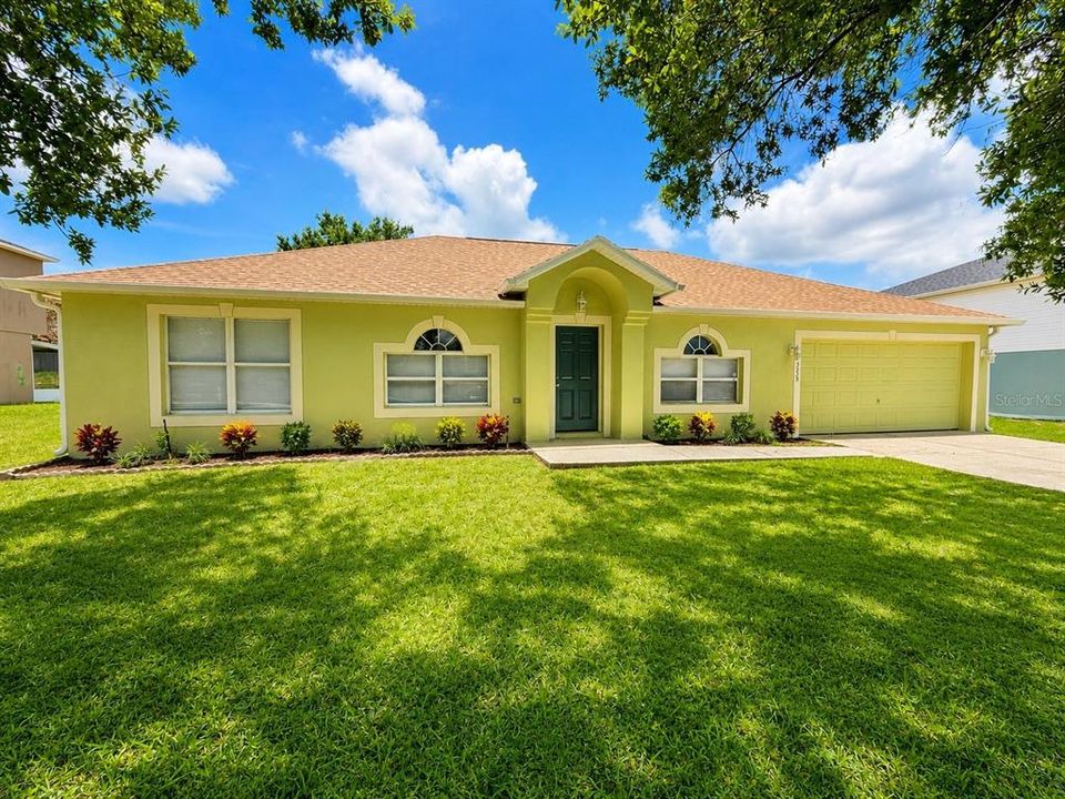 For Rent: $2,650 (4 beds, 2 baths, 2302 Square Feet)