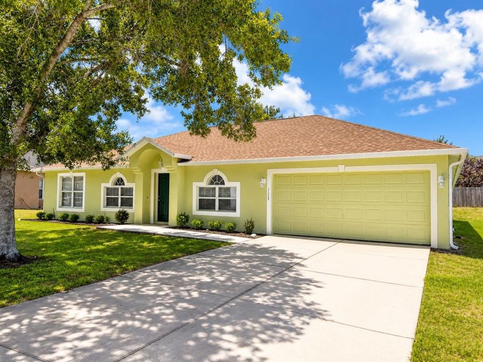 For Rent: $2,650 (4 beds, 2 baths, 2302 Square Feet)