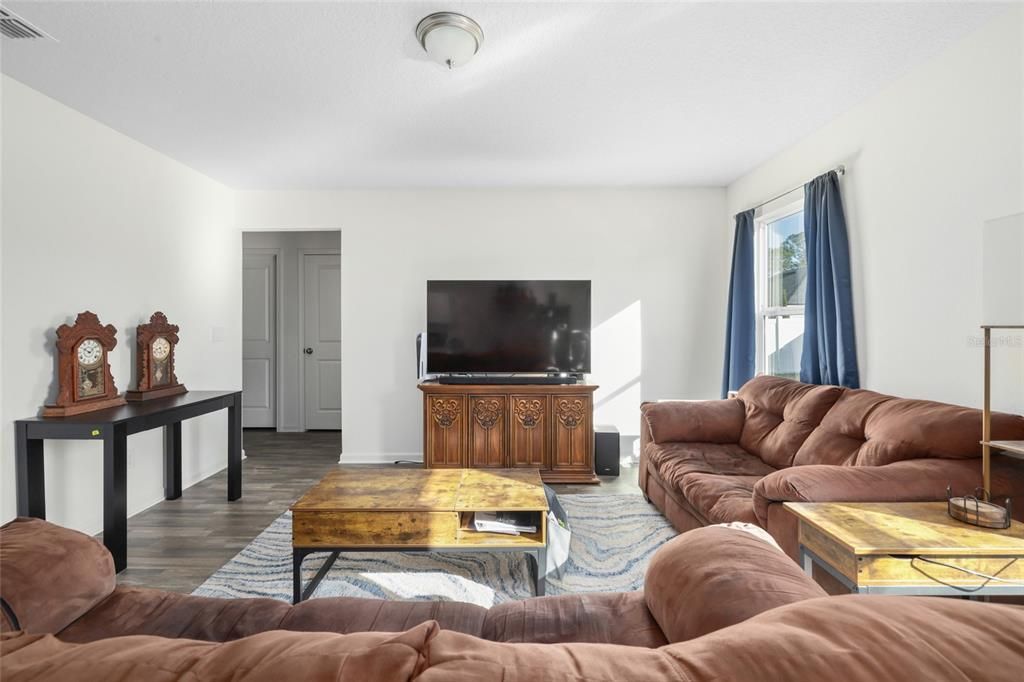 For Sale: $340,900 (5 beds, 3 baths, 2222 Square Feet)