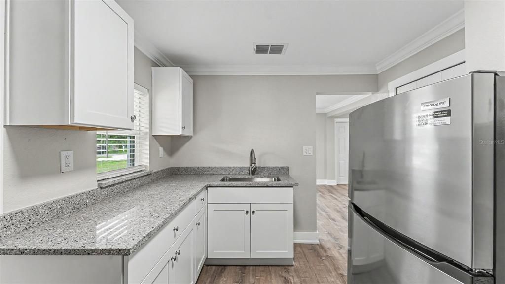For Sale: $285,000 (3 beds, 2 baths, 1122 Square Feet)
