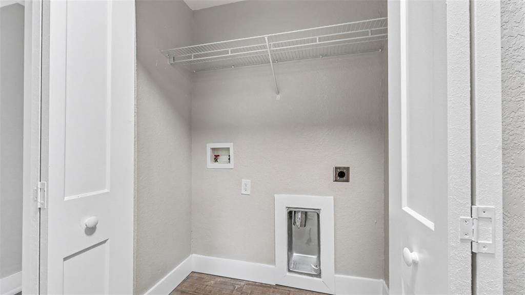 For Sale: $285,000 (3 beds, 2 baths, 1122 Square Feet)