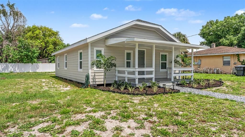 For Sale: $285,000 (3 beds, 2 baths, 1122 Square Feet)
