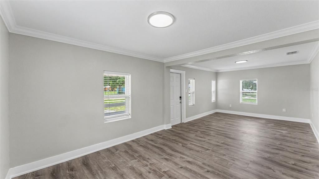 For Sale: $285,000 (3 beds, 2 baths, 1122 Square Feet)