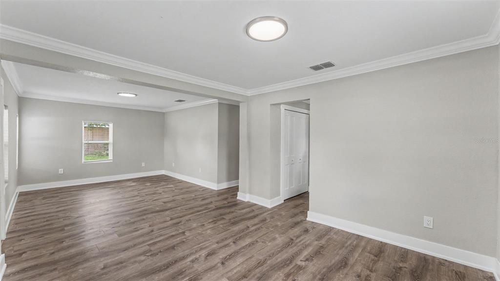 For Sale: $285,000 (3 beds, 2 baths, 1122 Square Feet)