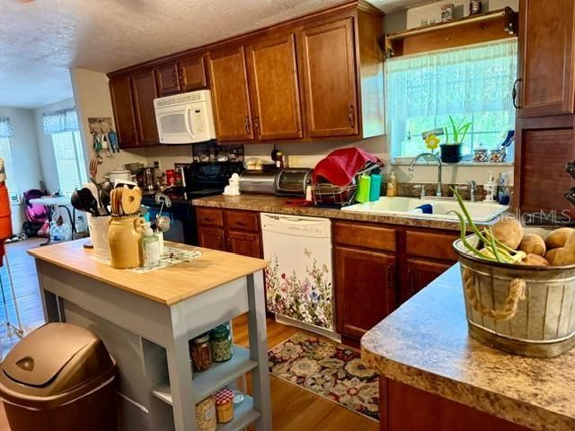 For Sale: $188,000 (3 beds, 2 baths, 1716 Square Feet)
