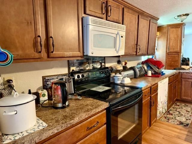 For Sale: $188,000 (3 beds, 2 baths, 1716 Square Feet)